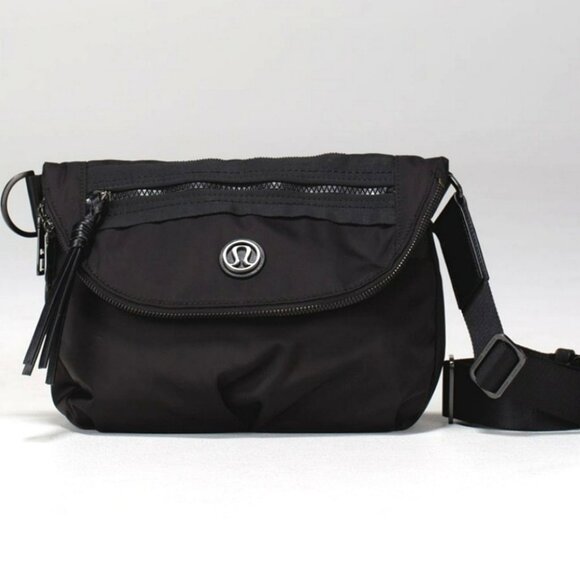 lululemon athletica Handbags - Lululemon Festival Crossbody Bag Black Adjustable Strap Multi Pockets Size 5L